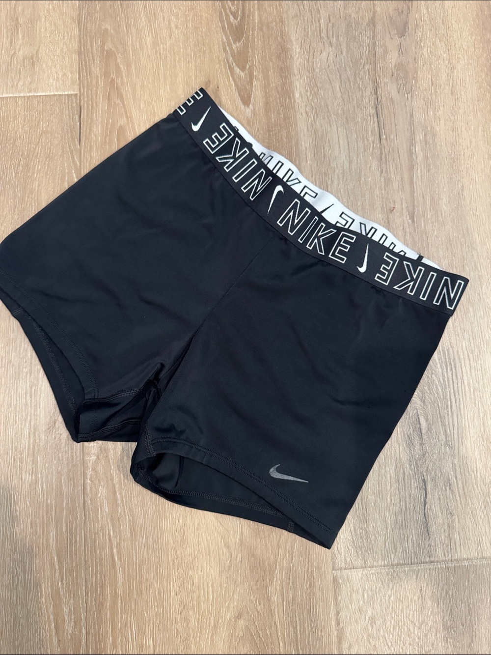 Nike Black Women’s Logo Waistband Bike Shorts Nike Pro Sz M